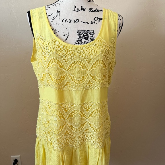Ali Ro Yellow Lace Dress 
Size 10 - Picture 2 of 6